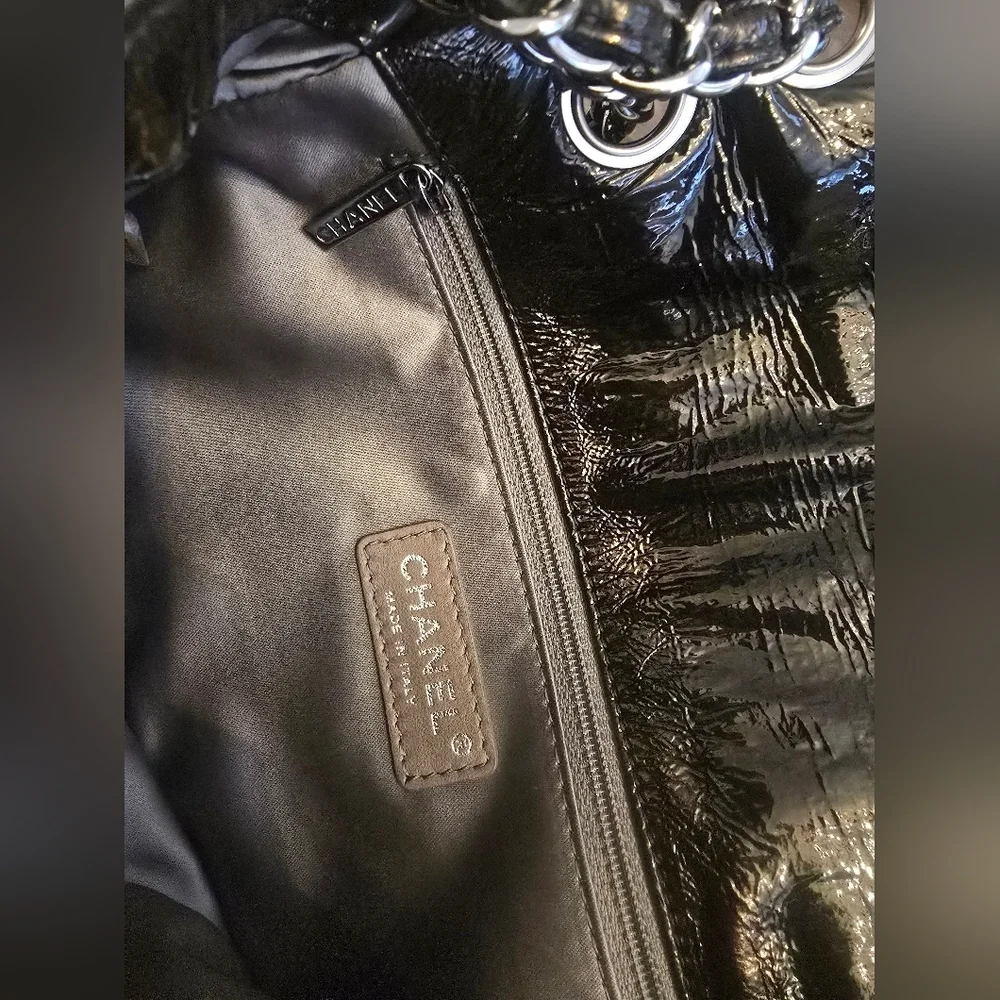 CHANEL "Rock In Moscow" Patent Vinyl Flap Bag - Picture 2 of 6
